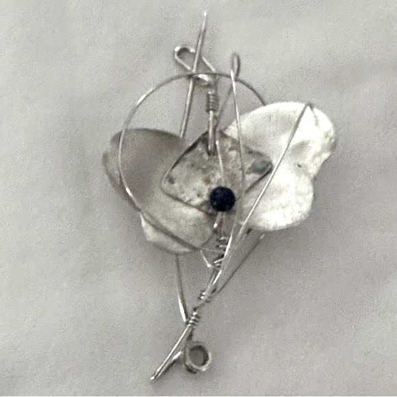 🪅 BOGO VTG Delicate Butterfly Lapel Pin. - Picture 1 of 7